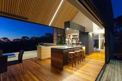 Valley House Tasmania by Philip M Dingemanse