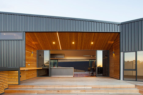 Valley House Tasmania by Philip M Dingemanse