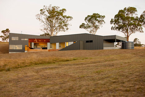 Valley House Tasmania by Philip M Dingemanse