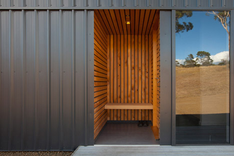 Valley House Tasmania by Philip M Dingemanse