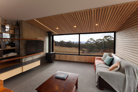 Valley House Tasmania by Philip M Dingemanse