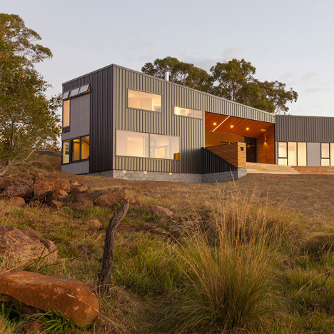 Rural Tasmanian house by Philip M Dingemanse has a terrace piercing its middle