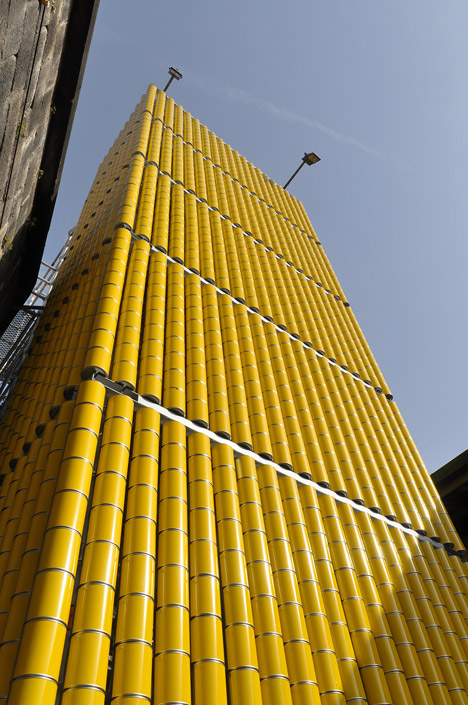 Vira Lata installation in Porto by Moradavaga