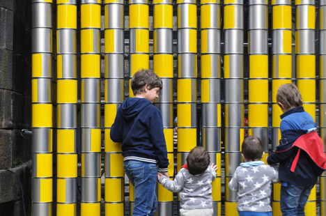 Vira Lata installation in Porto by Moradavaga
