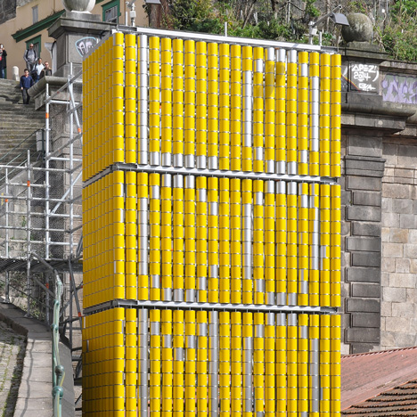 Vira Lata installation in Porto by Moradavaga