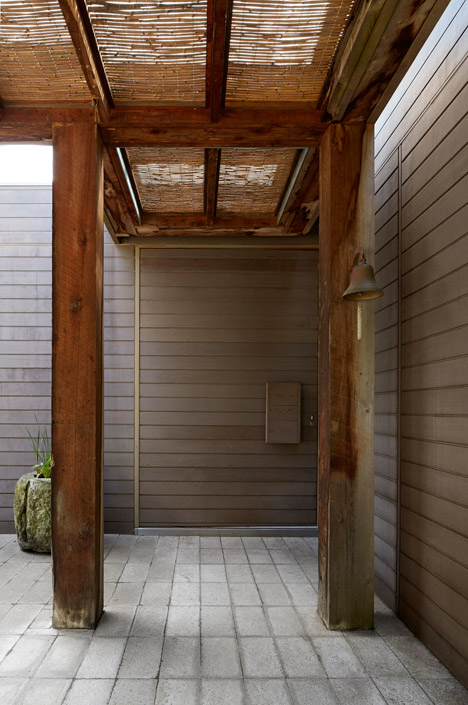 Whitehall Road Residence by B.E. Architecture