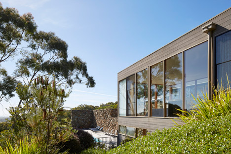 Whitehall Road Residence by B.E. Architecture