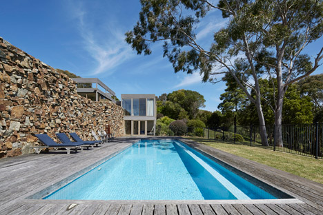 Whitehall Road Residence by B.E. Architecture