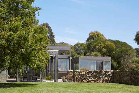 Whitehall Road Residence by B.E. Architecture