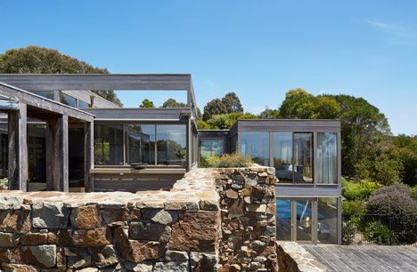 Whitehall Road Residence by B.E. Architecture