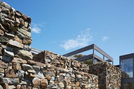 Whitehall Road Residence by B.E. Architecture