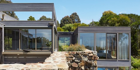 Whitehall Road Residence by B.E. Architecture