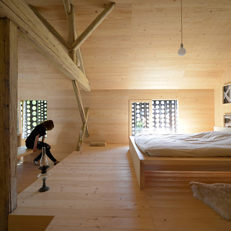 Alpine-Barn-Apartment-by-OFIS_dezeen_468_20