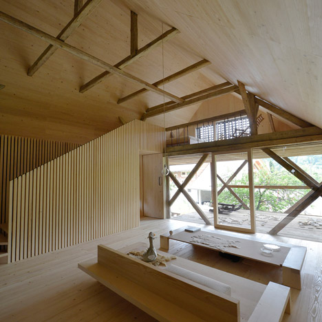Alpine-Barn-Apartment-by-OFIS_dezeen_468_7