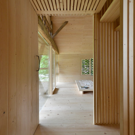 Alpine-Barn-Apartment-by-OFIS_dezeen_468_8