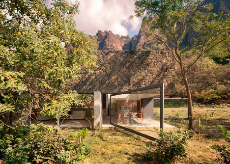 Casa Meztitla by EDAA