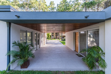 Casa en El Pinar by Estudio Biagioni Pecorari Arquitectos