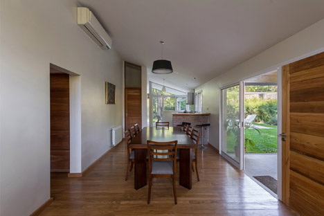 Casa en El Pinar by Estudio Biagioni Pecorari Arquitectos