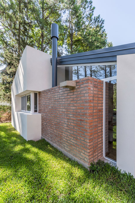 Casa en El Pinar by Estudio Biagioni Pecorari Arquitectos