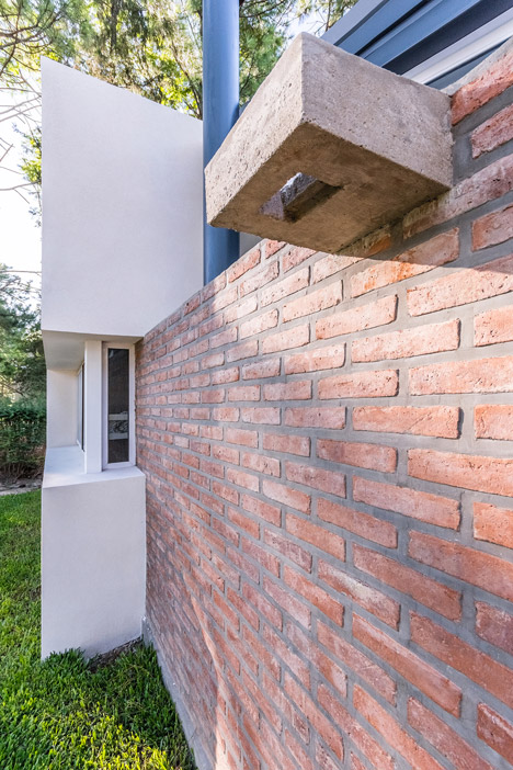 Casa en El Pinar by Estudio Biagioni Pecorari Arquitectos