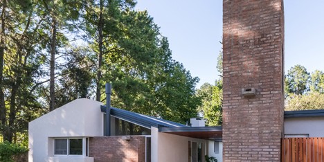 Biagioni Pecorari adds brick water tower to remodelled house in Argentina