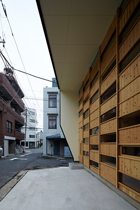 Checkered house by Takeshi Shikauchi Architects