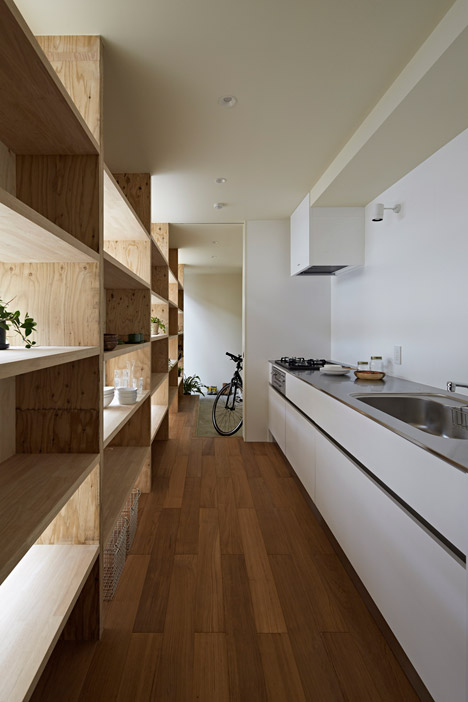 Checkered house by Takeshi Shikauchi Architects