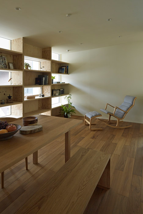 Checkered house by Takeshi Shikauchi Architects