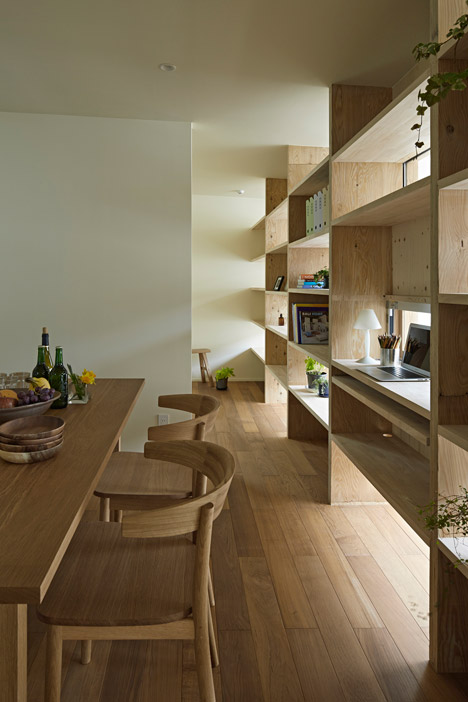Checkered house by Takeshi Shikauchi Architects