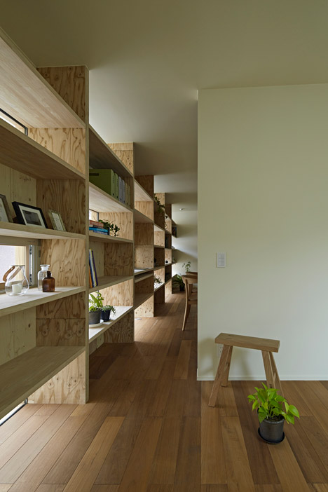 Checkered house by Takeshi Shikauchi Architects