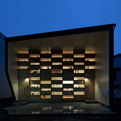 Checkered house by Takeshi Shikauchi Architects