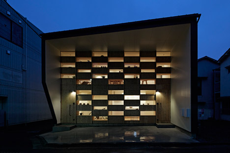 Checkered house by Takeshi Shikauchi Architects