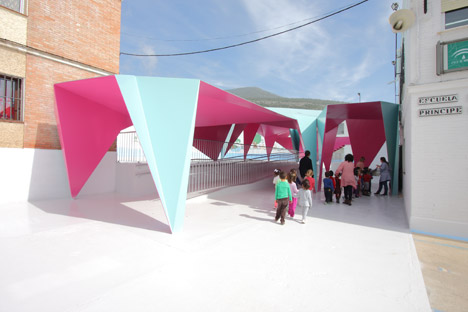 Colourful paper architecture for kids by Julio Barreno Gutiérrez