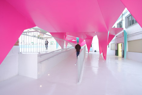 Colourful paper architecture for kids by Julio Barreno Gutiérrez
