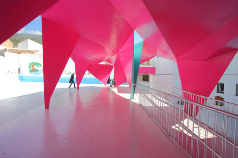 Colourful paper architecture for kids by Julio Barreno Gutiérrez
