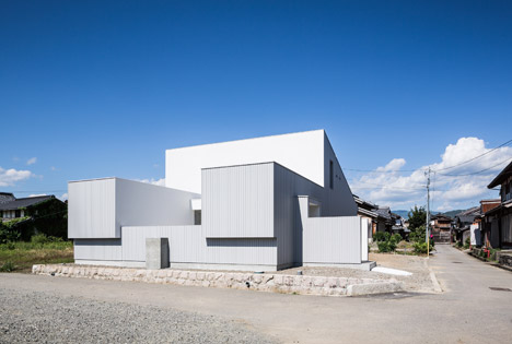 Courtyard House by FORM
