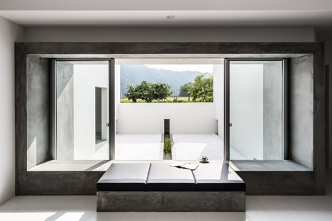 Courtyard House by FORM