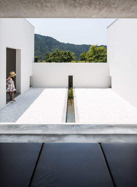 Courtyard House by FORM