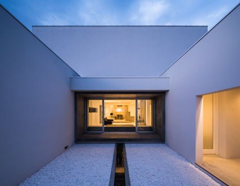 Courtyard House by FORM