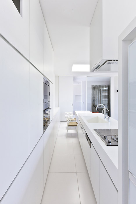 Floating House by Satoru Hirota Architects