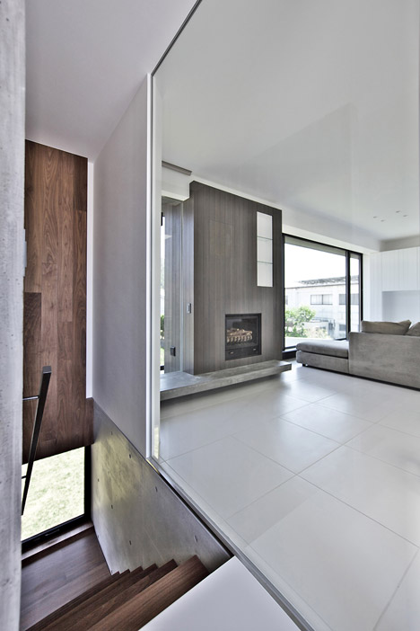 Floating House by Satoru Hirota Architects