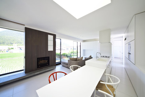 Floating House by Satoru Hirota Architects