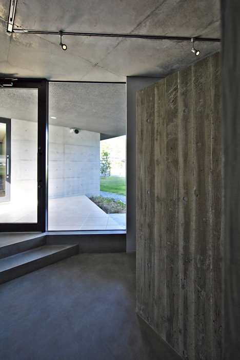 Floating House by Satoru Hirota Architects