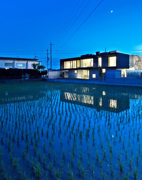 Floating House by Satoru Hirota Architects