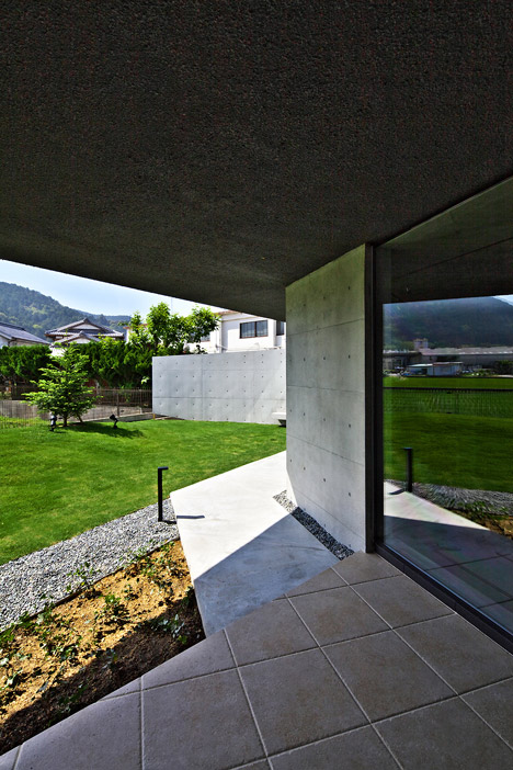 Floating-House-by-Satoru-Hirota-Architects_dezeen_468_3