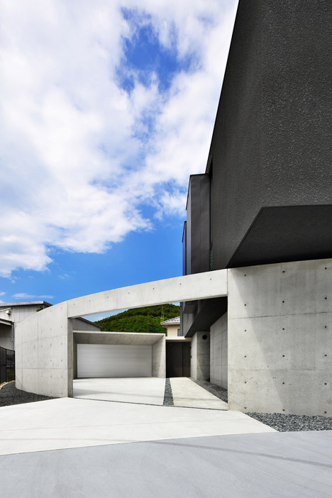 Floating House by Satoru Hirota Architects