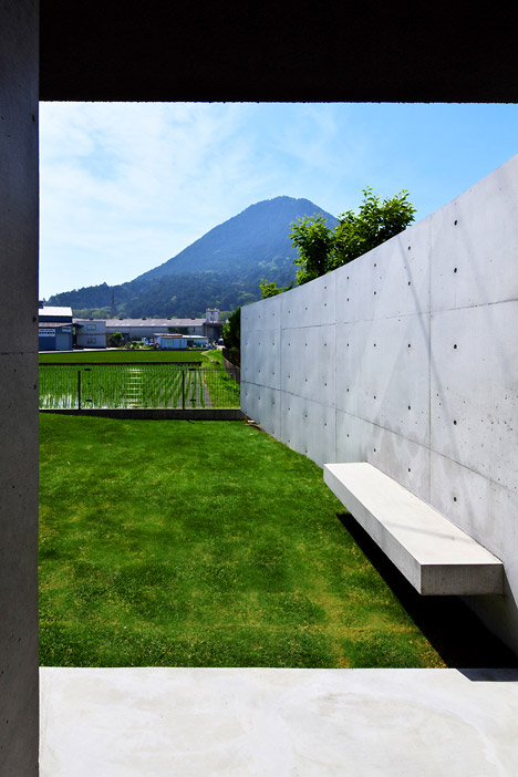 Floating House by Satoru Hirota Architects
