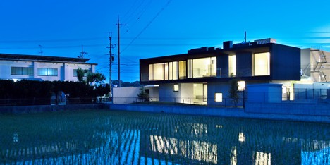 Floating House by Satoru Hirota Architects