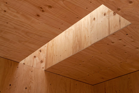 Fly out house by Tatsuyuki Takagi Architects