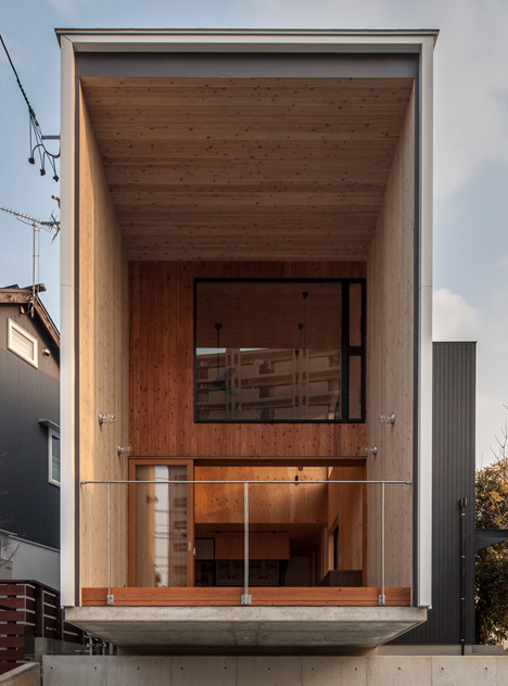 Fly out house by Tatsuyuki Takagi Architects